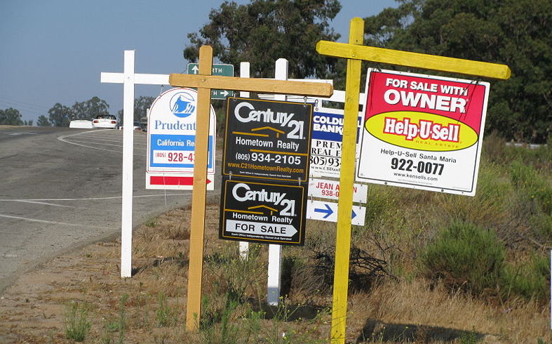 KPBSnews's tweet photo. San Diego's home price hits a record high of $525k. https://t.co/LVZT05dFhQ https://t.co/QpWMeyhw73