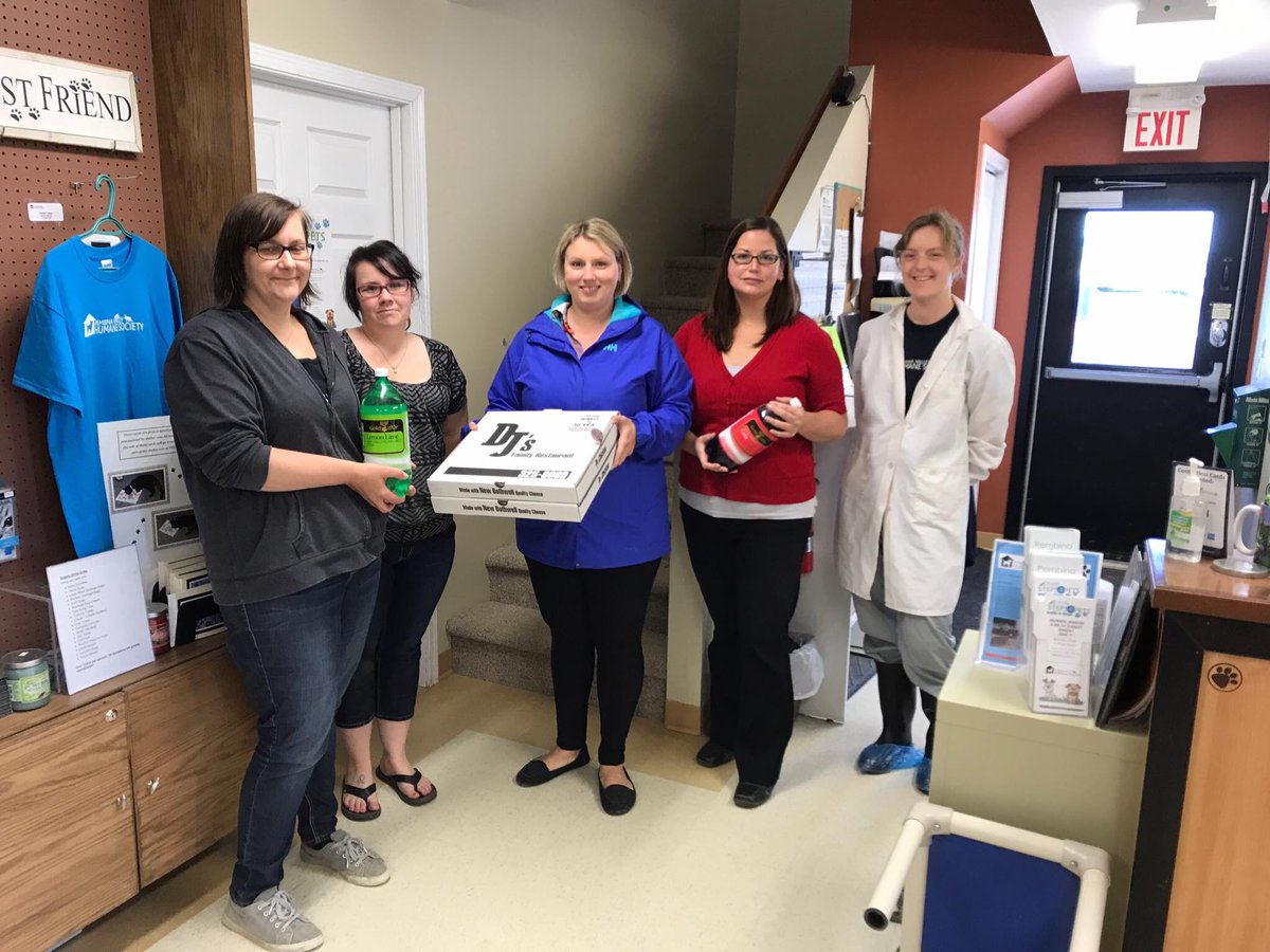 PayItForwardMay's tweet photo. Humane Society receivedpizza courtesy of DJ's + Co-op! If you would like to nominate a business, we have only 6 more deliveries left! #pif17 https://t.co/SH7WtiVTqn