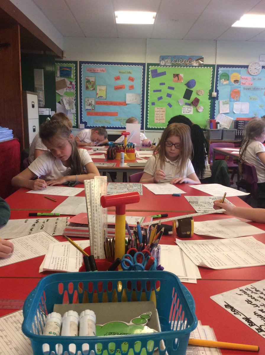TheParksY4class's tweet photo. Year 4 are writing instructions on how to keep safe online #esafety #safe @TheParksAcademy https://t.co/pMUAOnLXVY