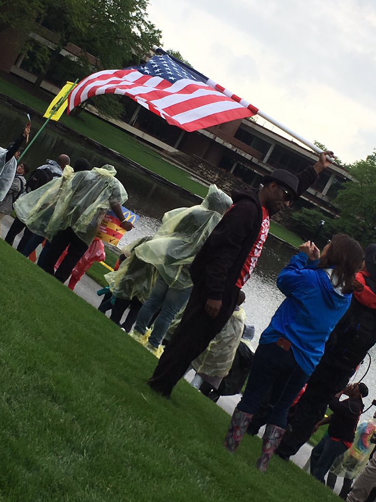 ClimateMarchKC's tweet image. .@McDonaldsCorp @standup_kc @Indivisible_KC If we don't get it, shut it down! #FightFor15 #StandUpKCInChicago