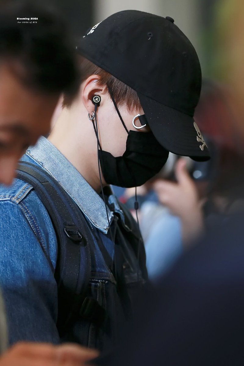 blooming_suga's tweet photo. HQ / 170509 GMP 출국 ❤️
#슈가 #SUGA #민윤기 
#방탄소년단 #BTS 
@BTS_twt https://t.co/ylz21TdZ2C