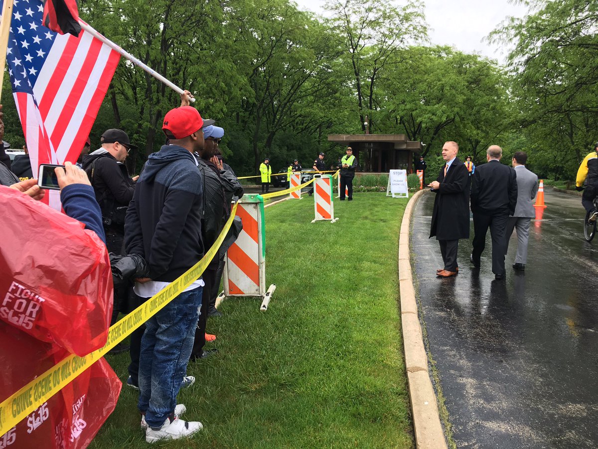 chifightfor15's tweet image. HAPPENING NOW: Fast food workers from all across the country in Oak Brook confronting shareholders at McDs Corp #Fightfor15