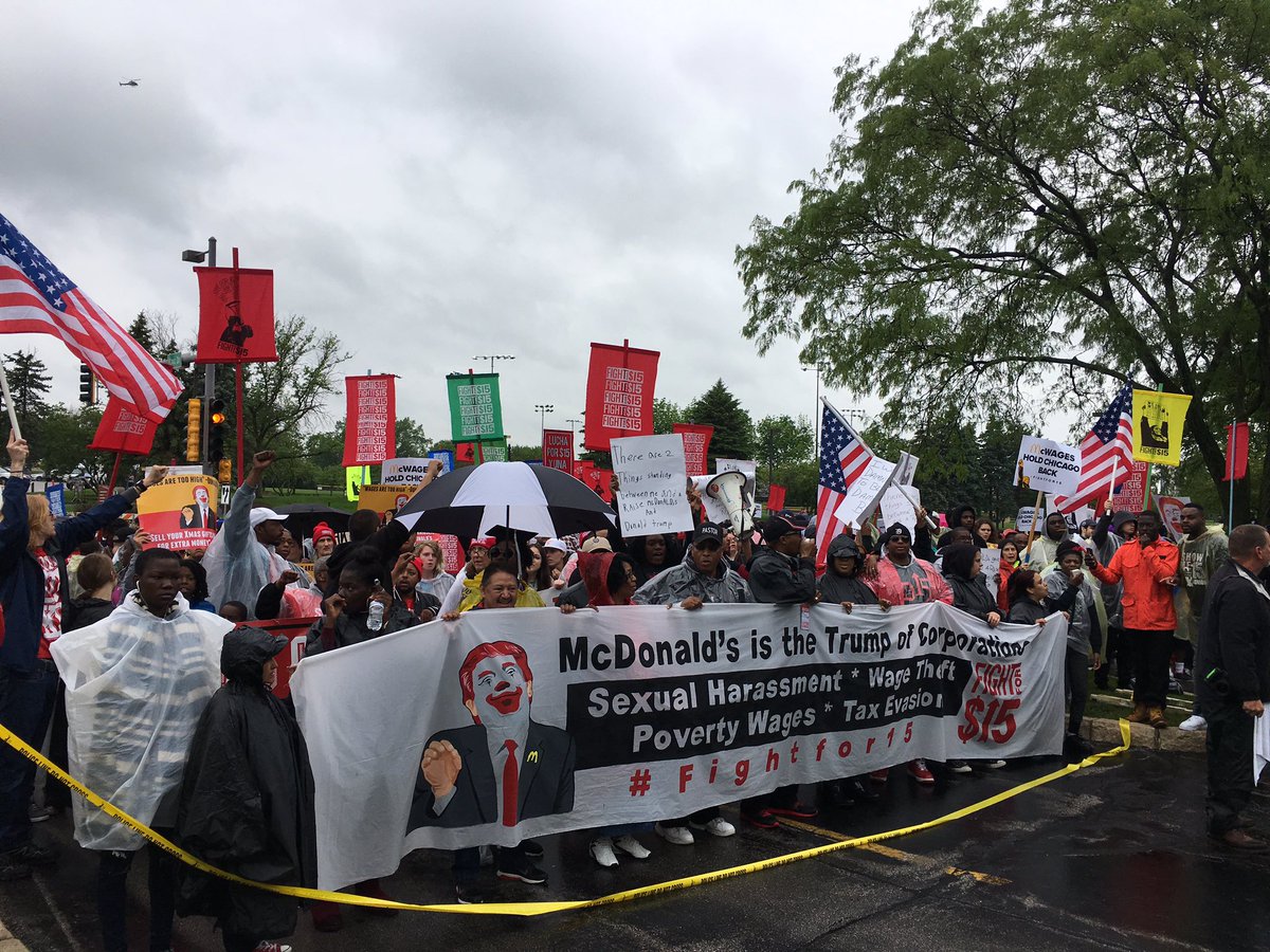 chifightfor15's tweet image. HAPPENING NOW: Fast food workers from all across the country in Oak Brook confronting shareholders at McDs Corp #Fightfor15