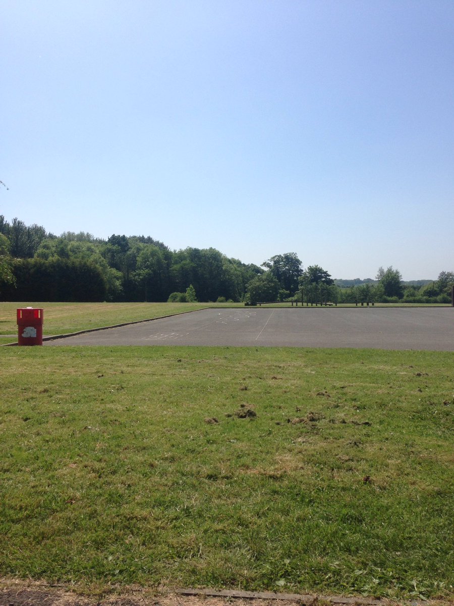 jamesdaviestuba's tweet photo. My office this afternoon. @LlanmartinPrim @gwentmusic  #teachingoutside #schoolwithaview https://t.co/NLd2bo6n6q
