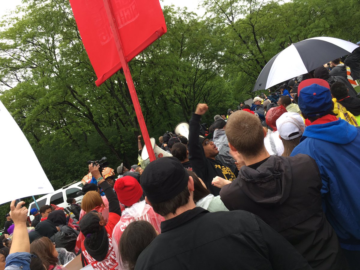 ClimateMarchKC's tweet image. .@McDonaldsCorp We can see your greedy side! #FightFor15 #StandUpKCInChicago @standup_kc