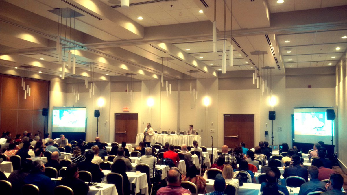 defis2017's tweet photo. C'est parti pour #Défis2017 avec la conférence d'ouverture de Stanley Vollant @Innu_Meshkenu https://t.co/PjiqxShngY