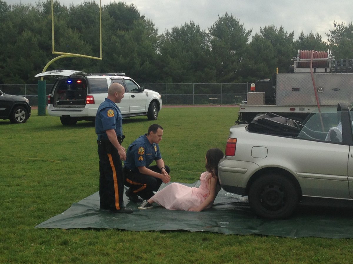 CNHS_Cougars's tweet photo. Pre-prom program. Partnering w/ @ColtsNeckPolice, CN first aid &amp; fire for student program. @DSimonCNHS #raisingawareness #prom2017 https://t.co/E4M2V8sYlI