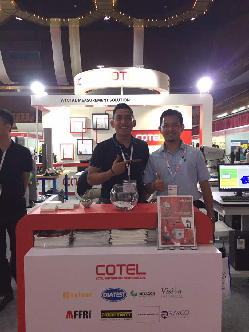 fadh_panthera's tweet photo. MetalTech @ PWTC, x sangka mini reunion antara budak2 usm kejut,.
#USMWeLead https://t.co/zbtV800r5C