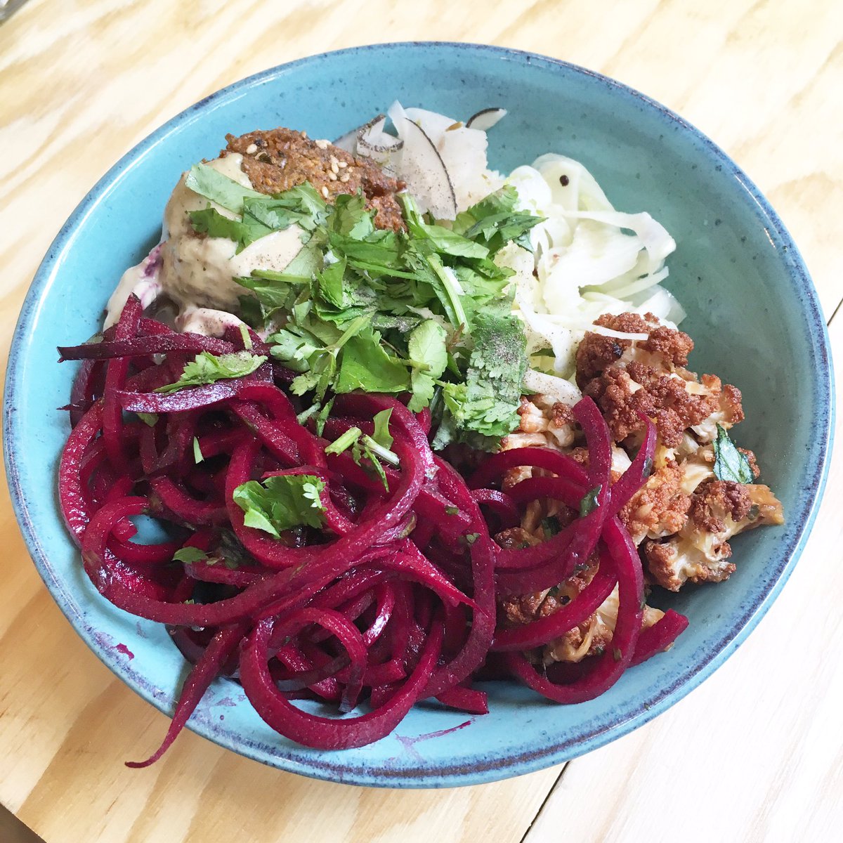 "No meat day" bowl <a href="/sonatparis/">SO NAT</a> 💚 #vegan #healthy #buddhabowl #vegetarian #vegetalien #sansgluten #glutenfree #glutenfreefriendly