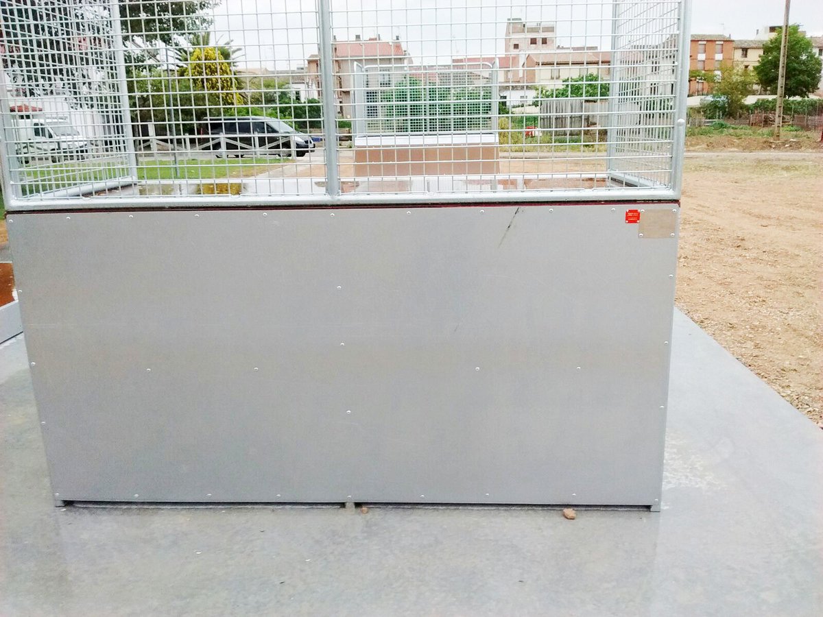 Happyludic's tweet photo. Mendavia acaba de estrenar un nuevo parque de #skate formado por 2 Quarters, 1 Grindbox y 1 Straight rail. ¡Muy contentos por la confianza! https://t.co/7HneG7yiNM