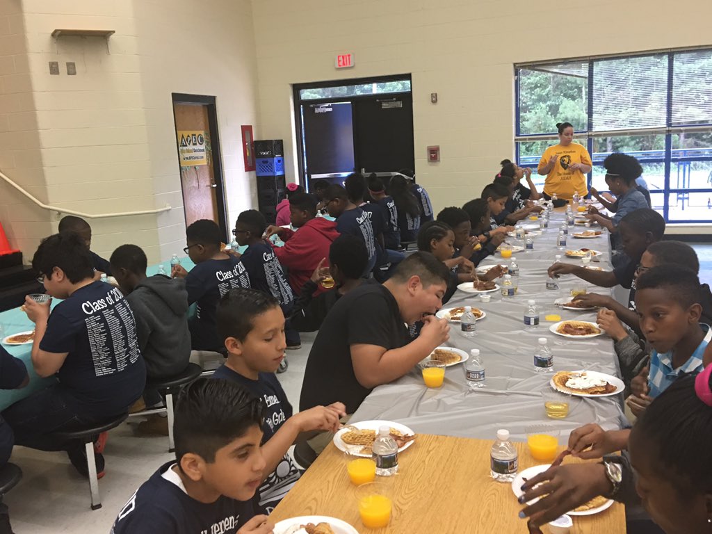 brainywizards's tweet photo. 2 more days..having a blast at the Fifth Grade Superlatives Breakfast. #EngineeringGreatness ❤️@wafflehouse @a_blenman @CampbellES_FCS https://t.co/6wlg61p6Rp