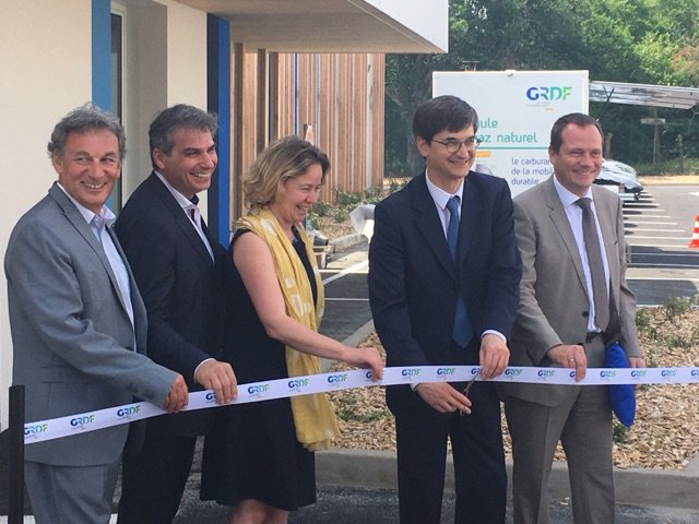 ClaudieGuillou's tweet photo. Merci @SauvageEdouard d avoir fait le déplacement en région @paysdelaloire pr  rencontrer les agents @GRDF s/ leur nouveau site d'Avrille ! https://t.co/MX5mMoX2ow