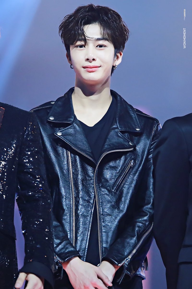 WONMOMENT_0115's tweet photo. 170520 K-CON 

#몬스타엑스 #HYUNGWON #형원 
@OfficialMonstaX https://t.co/DhgIvT8E2H