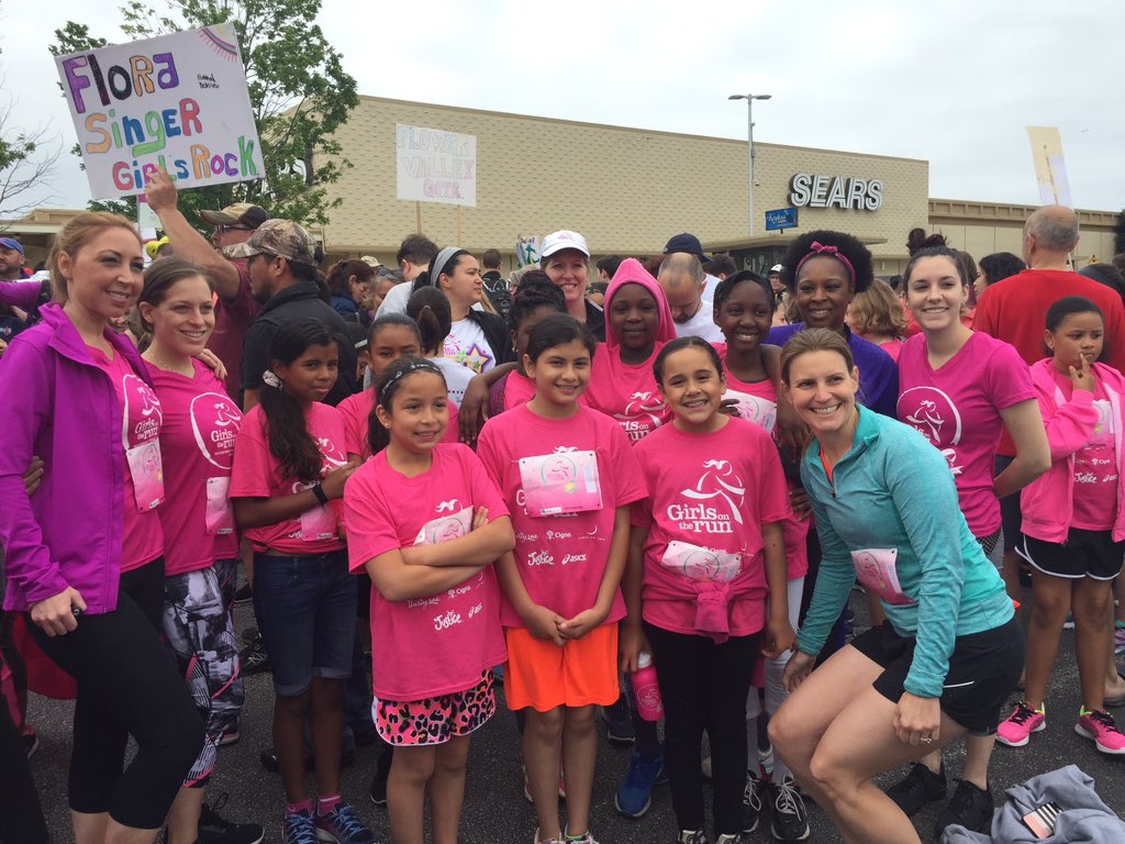 onlylwoods's tweet photo. GES students and staff participate in Girls on the Run event! Way 2 Go Eagles 👍🏽 https://t.co/jxwJqgC4ZM