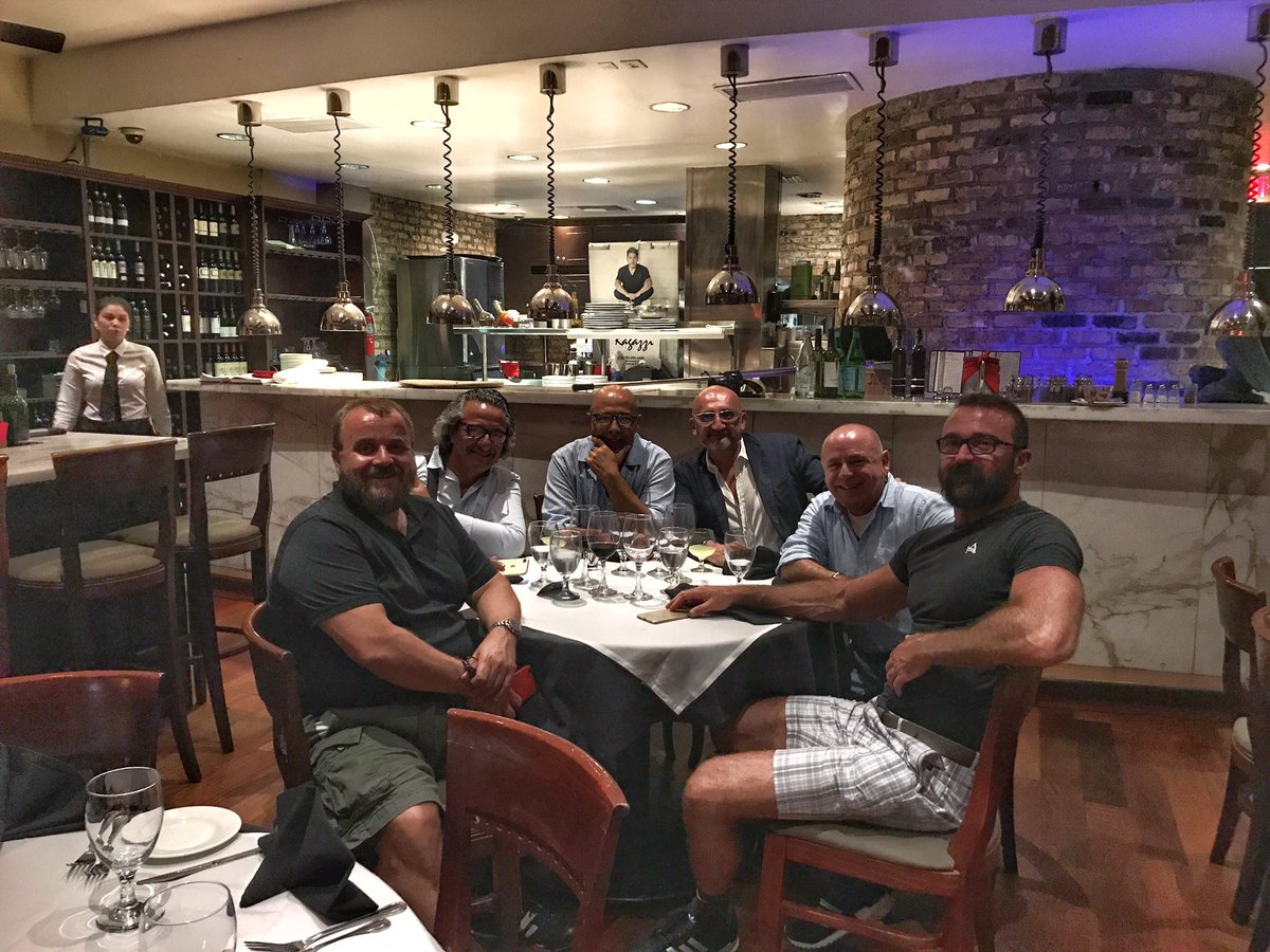 Last night <a href="/RagazziCafe/">CAFE RAGAZZI</a> lindissima y buonissima comida Italiana! Ossobuco N.1 in Miami .Gracias amigo Ricardo <a href="/montanertwiter/">Ricardo Montaner</a>