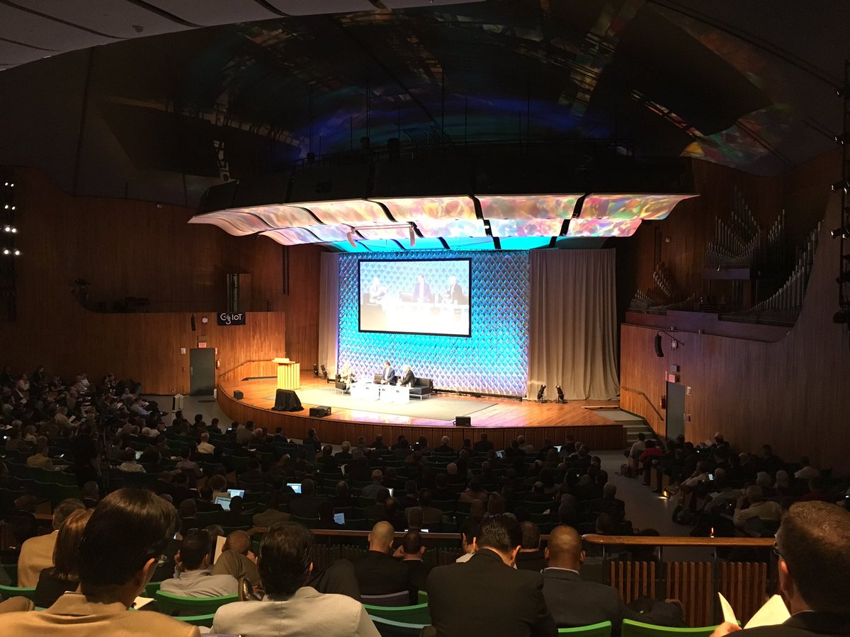JohnSweeney01's tweet photo. #MITCIO Symposium
Don't Do Digital Lipstick! https://t.co/fH9hTv2sxs