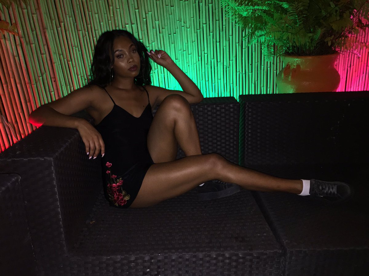 FarrahCarter_'s tweet photo. Looking like a snackkk 👅 https://t.co/6n3QaLJa1A