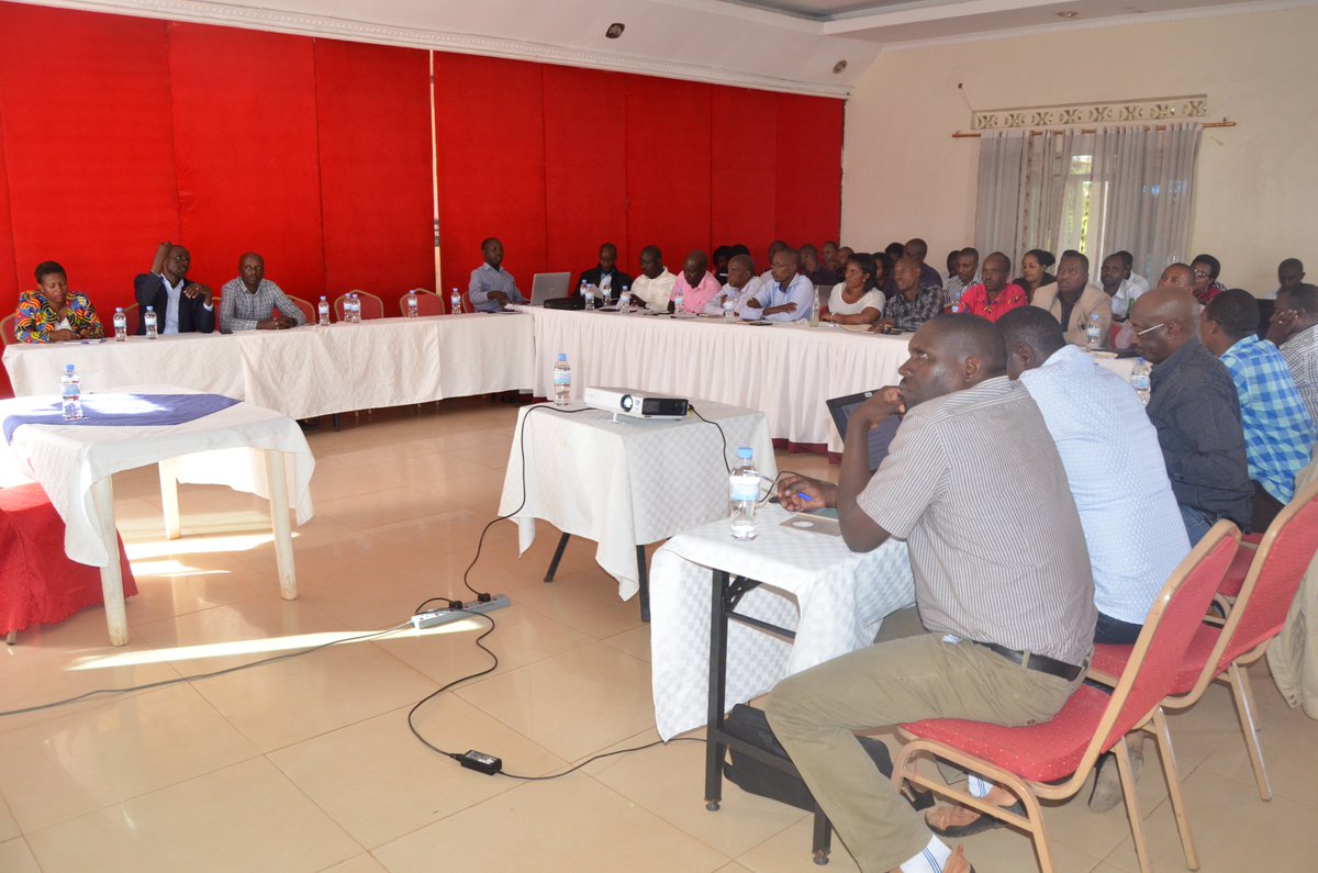 RwamaganaDistr's tweet photo. #HappeningNow:Harikuba umwiherero w'abayobozi+abakozi @DRwamagana hagamijwe kwiga ku #igenamigambi ry'Akarere ry'imyaka 6 @RwandaEast #DDS https://t.co/pdeAlPwwNK
