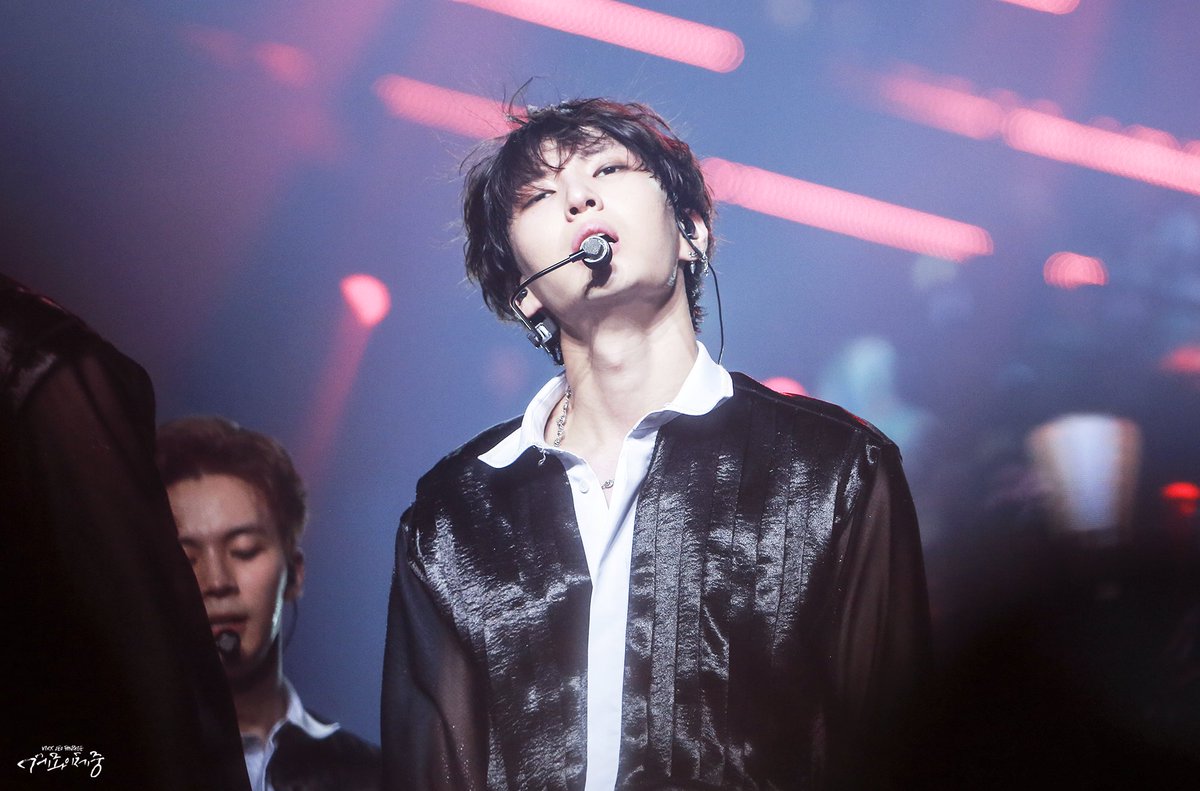 emotionalATM's tweet photo. #VIXX_5th_Anniversary #도원경 #빅스 #LEO #택운 @JUNGTW_LEO 
우리의 모든 순간들 속에 꽃잎이 흩날리네 https://t.co/jh3MeApp3j