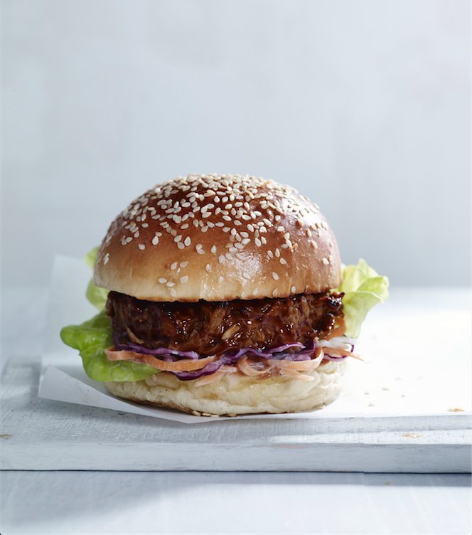 LindaFoods's tweet image. Due to demand the Pulled Pork Burger has had a vegan makeover! Now everyone can enjoy a juicy burger 😀  #vegan