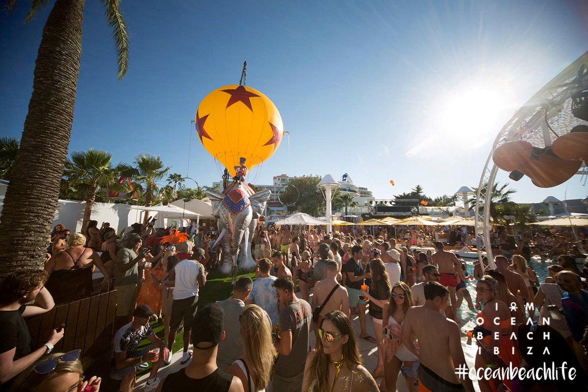 StudioSouffleFR's tweet photo. L' #elephant à une poolparty !! 😎☀️🎉
Merci @OceanBeachIbiza pour les photos !
#gonflable #ibiza #oceanbeachibiza #poolparty #tigre #soleil https://t.co/QebIBgO1nb