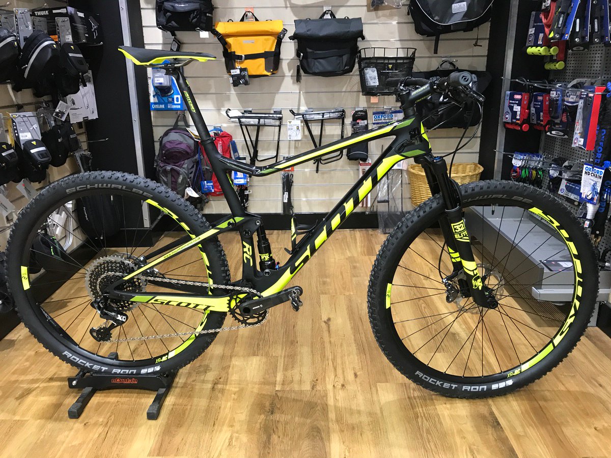 Mountmania's tweet photo. Just collected from the Tring store.
2017 @bikeonscott Spark RC900 World Cup Edition.
Only one medium left &amp; we have it on hold.
any takers? https://t.co/FFuv9HQlKr