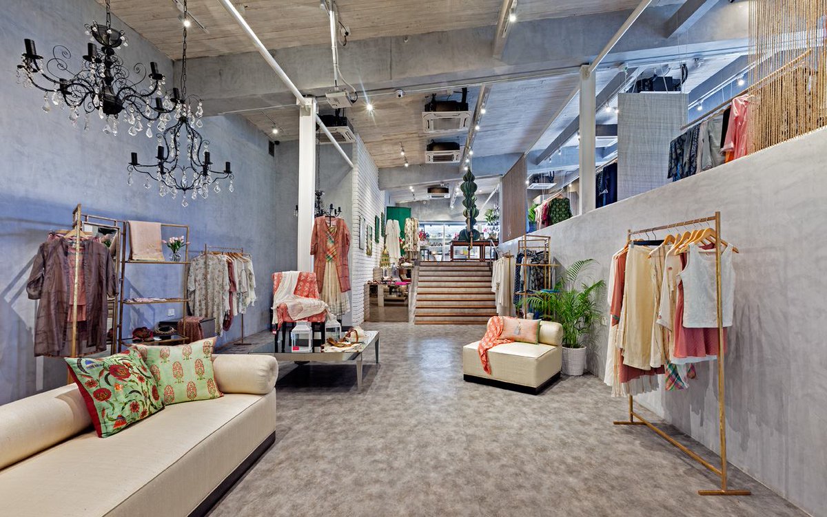 conalighting's tweet photo. Hi End Store in Bangalore - Complete Lighting Solutions by Cona https://t.co/PuLJ8KaIJ5