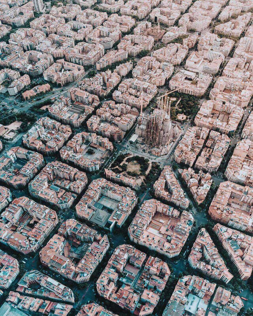 How cool is that? Barcelona, from air. 

pic via <a href="/spectatorindex/">The Spectator Index</a> 
#aerialphotography #photography #Spain