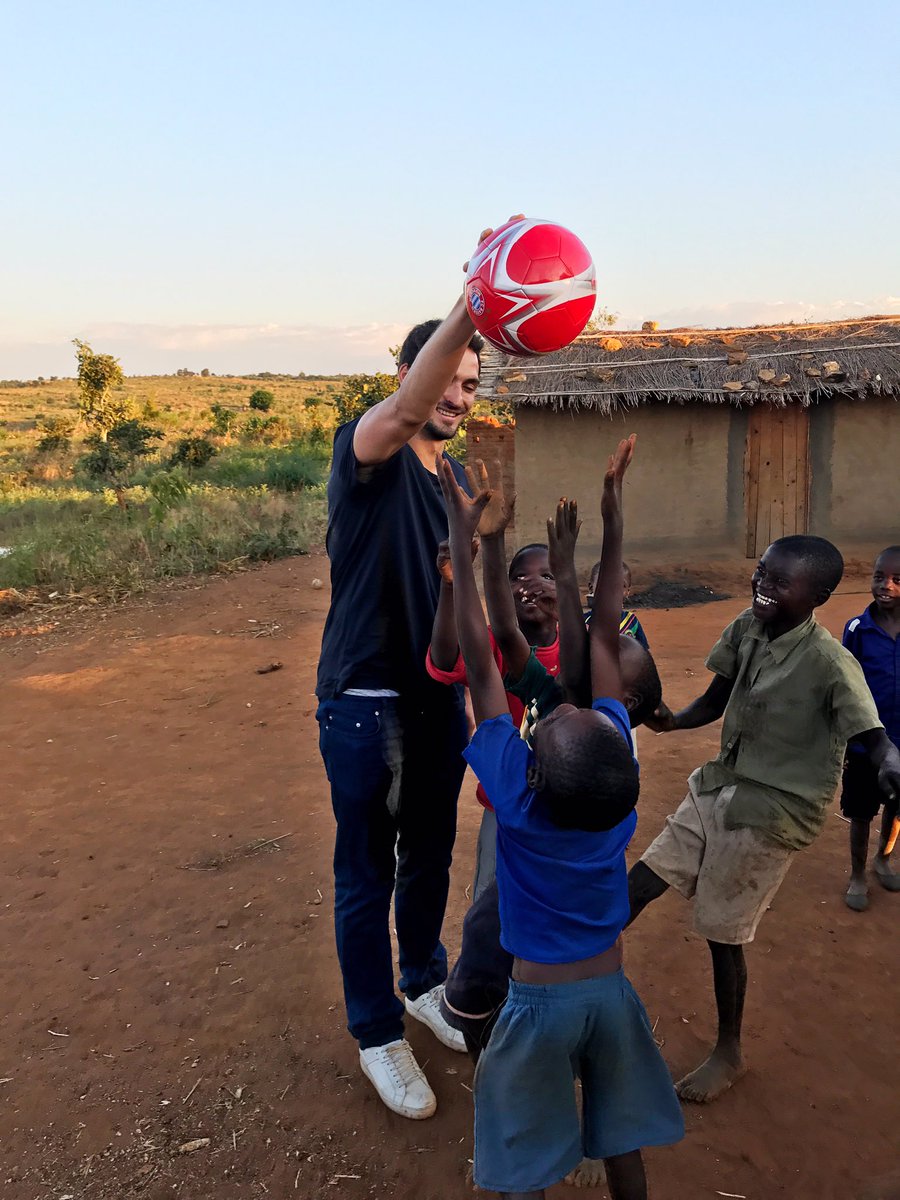 matshummels's tweet photo. Schwer in Worte zu fassen, was ich auf meiner ersten Projektreise mit @UNICEF in #Malawi erlebe. Hier wird dringend Hilfe benötigt! https://t.co/rDwYMZsjYv