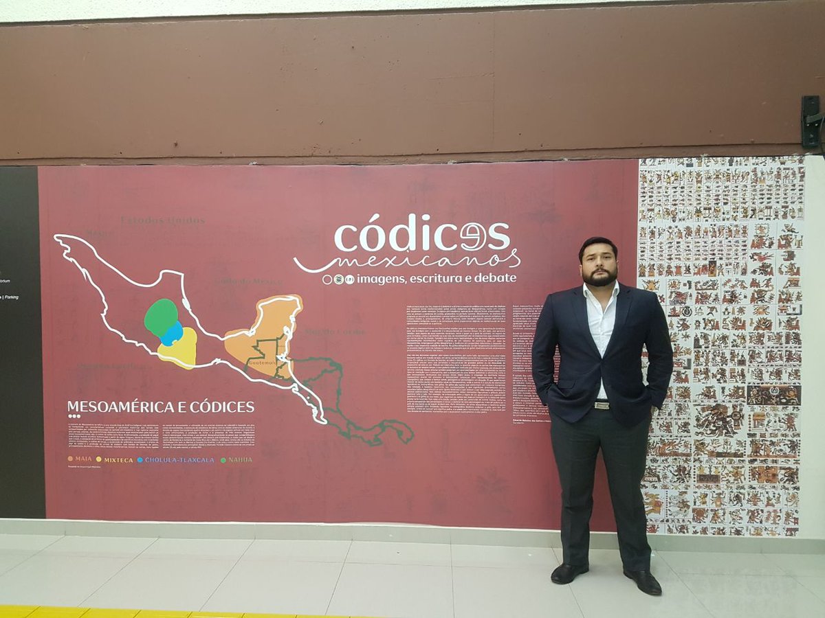 ConsuladoColSp's tweet photo. El Cónsul General en la exposición: “Códices Mexicanos”, una muestra cultural que enseña la vida artística de las antiguas civilizaciones. https://t.co/6ClK1G00oI
