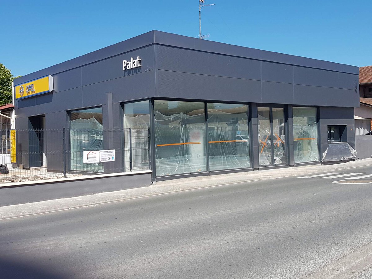 SARL_ALUMIN's tweet photo. Fin de pose : Garage @OPEL à @Lesparre . #Menuiseries #Aluminium https://t.co/YYJATVcwfp