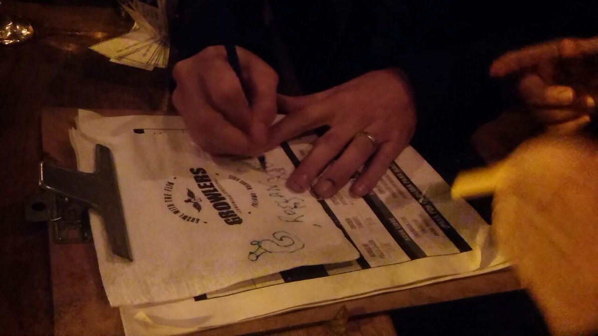 lasAztecasOK's tweet photo. Queridos siguers, compartimos algunas imágenes de la firma del contrato con nuestro sponsor @growlerscc. 
Gracias por confiar en nosotras! https://t.co/Cmd8b2Pc4C