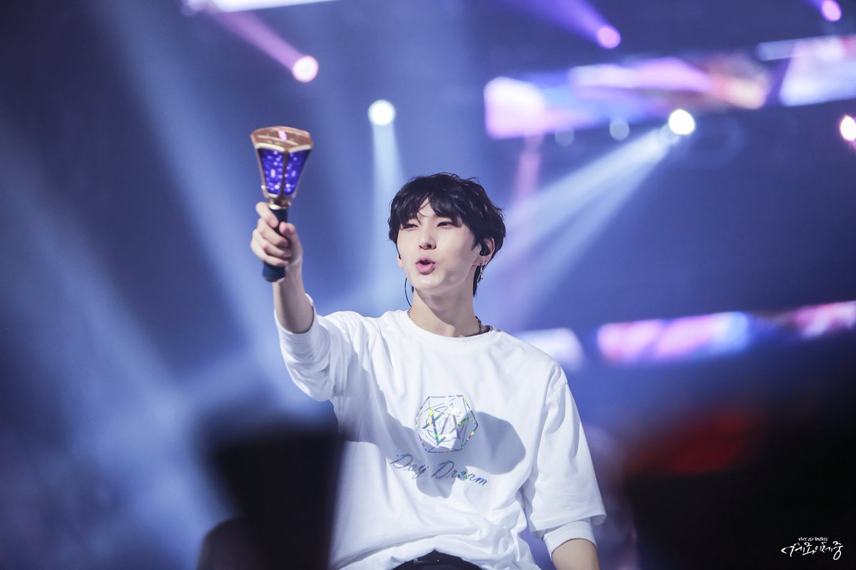 emotionalATM's tweet photo. #VIXX_5th_Anniversary #도원경 #빅스 #LEO #택운 @JUNGTW_LEO 
저 바람을 타고 불어온 그대의 숨결
그 안에서 난 노래하네 https://t.co/sVS3GMtfSu