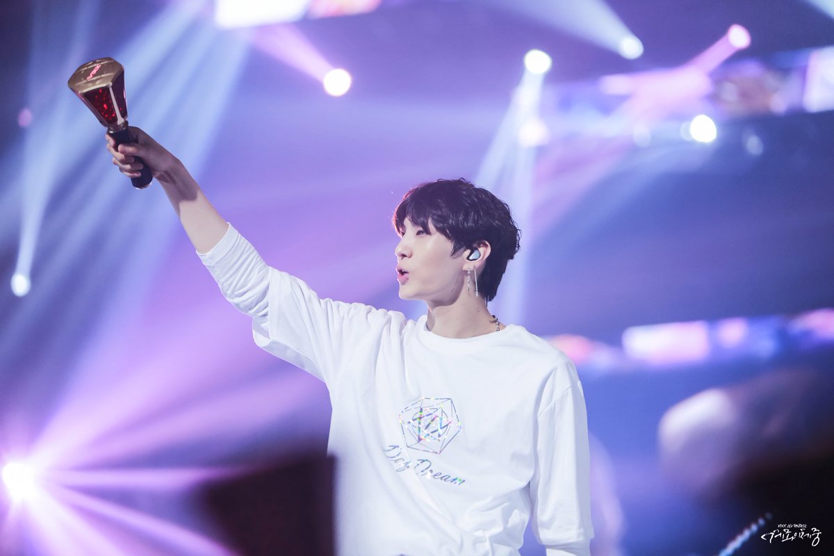 emotionalATM's tweet photo. #VIXX_5th_Anniversary #도원경 #빅스 #LEO #택운 @JUNGTW_LEO 
저 바람을 타고 불어온 그대의 숨결
그 안에서 난 노래하네 https://t.co/sVS3GMtfSu