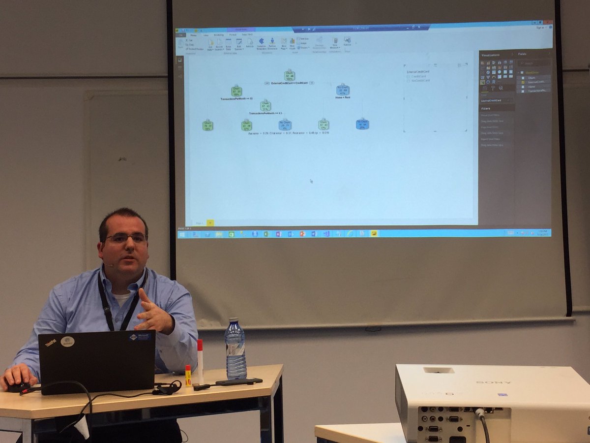 ambynet's tweet image. Muy instructiva la charla de @pacoSQL en el #SQSummit17 #CognitiveServices #AzureML #R #SSAS #DataMining ... y más 🙂 @solidqes