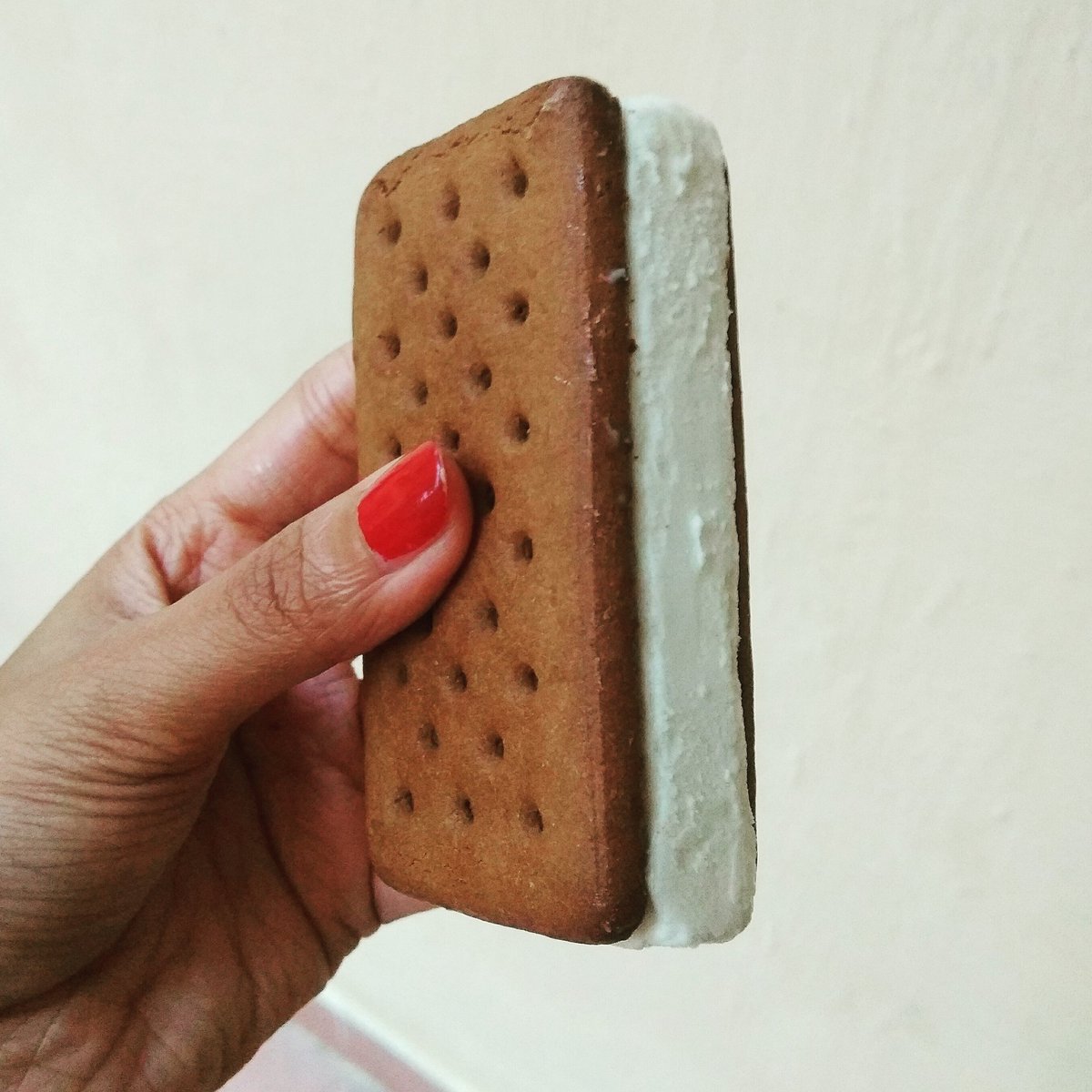 Spicytarian's tweet photo. Sandwich Ice Cream by @havmoricecreams, I finally get my hands on this, and it was totally worth the wait 😍
#SpiceSliceBite #icecream #food https://t.co/PliGavxkb5