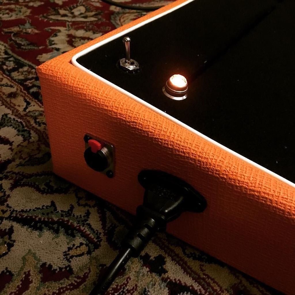 layvent's tweet image. Interrupteur et lampe type fender ( plusieurs coloris disponibles ) en options ! 
jewel light option is now availa… ift.tt/2rzMIAf