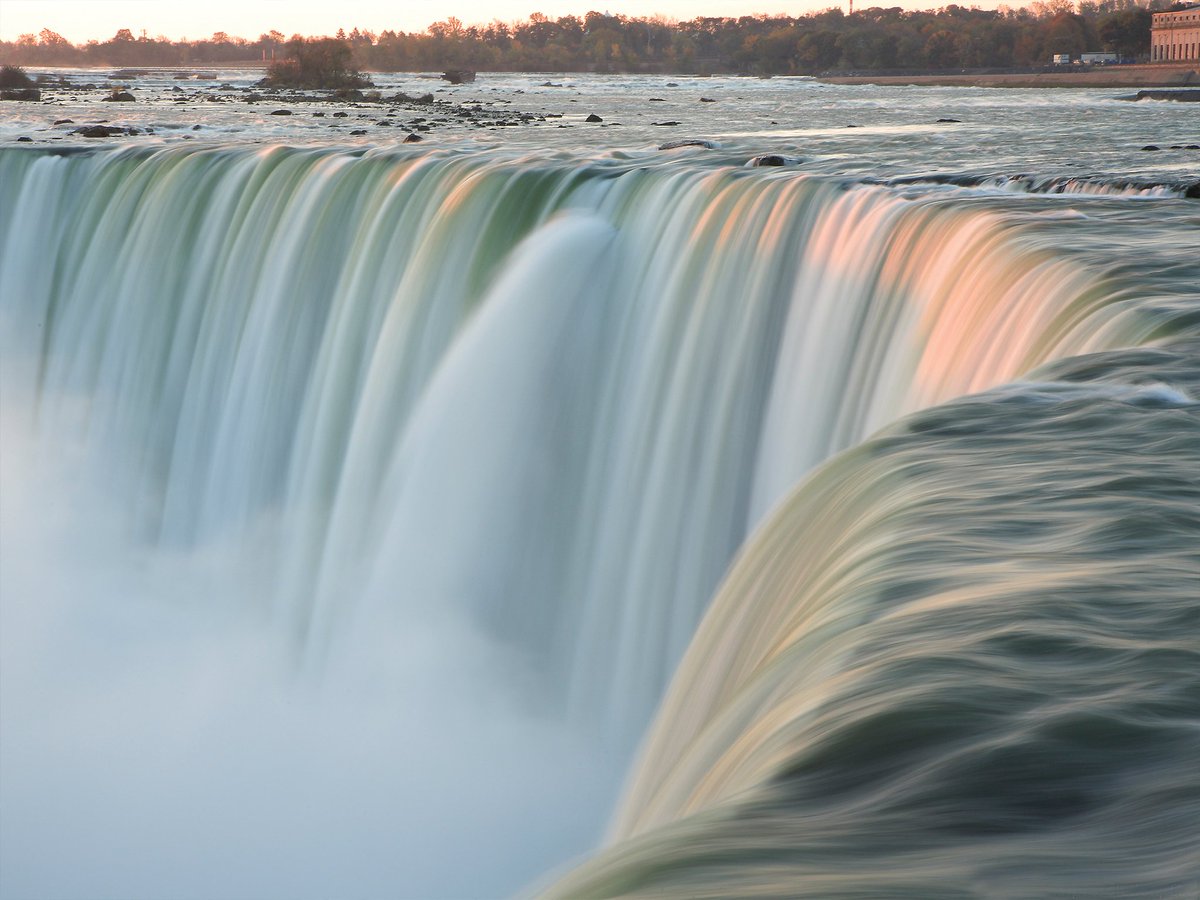 CadillacMotelNF's tweet photo. Kick start your day with this awesome wonder! #NiagaraFalls #staywithus https://t.co/CfptWWjSBe