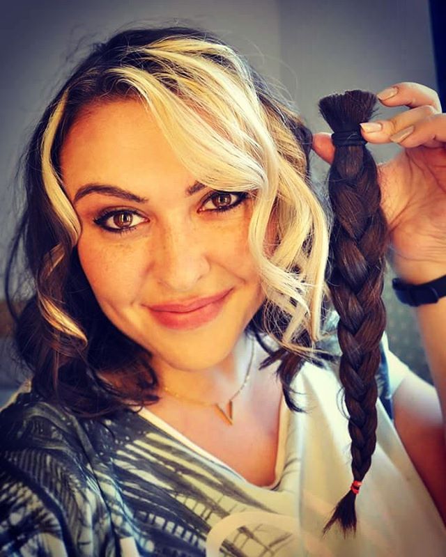 Johadvl's tweet photo. TOGETHER AGAINST CANCER WITH SOLIDHAIR ! 🎗 I gave them my hair, will U ?@AssocSolidhair #touscontrelecancer https://t.co/SjI0e4D86O
