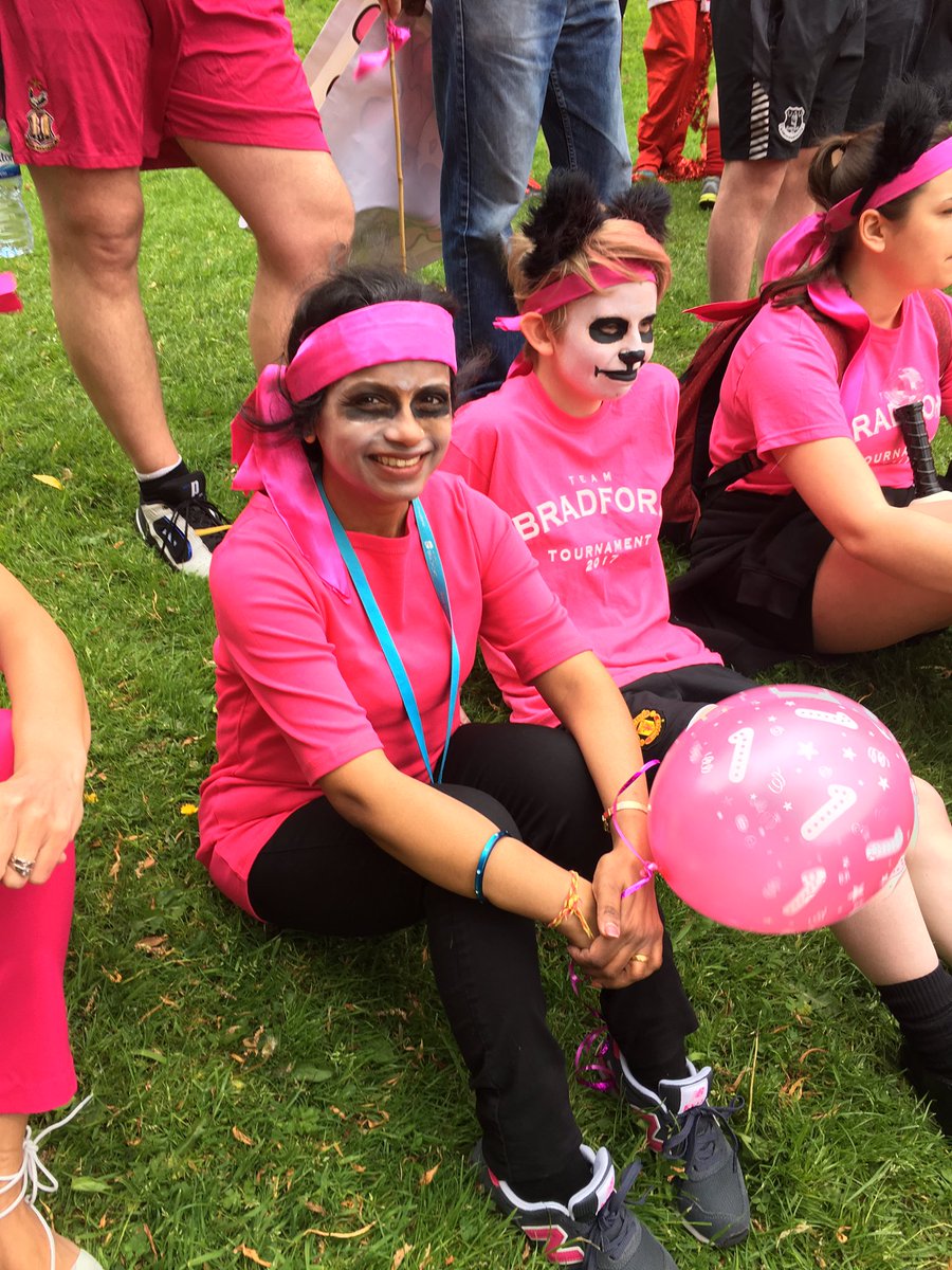 TeamFuschia's tweet photo. Well done Bharti coming 2nd in the Bake Off 🐼💕#teamfuchsia #TeamBradFest https://t.co/ZQcQUZeUv2
