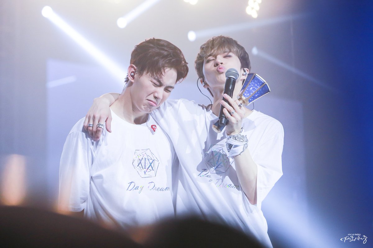emotionalATM's tweet photo. #VIXX_5th_Anniversary #도원경 #빅스 #재환 #홍빈 @jaehwany0406 @RedBeans93 ♡ 사랑공식💕 https://t.co/76U4TA4EIi