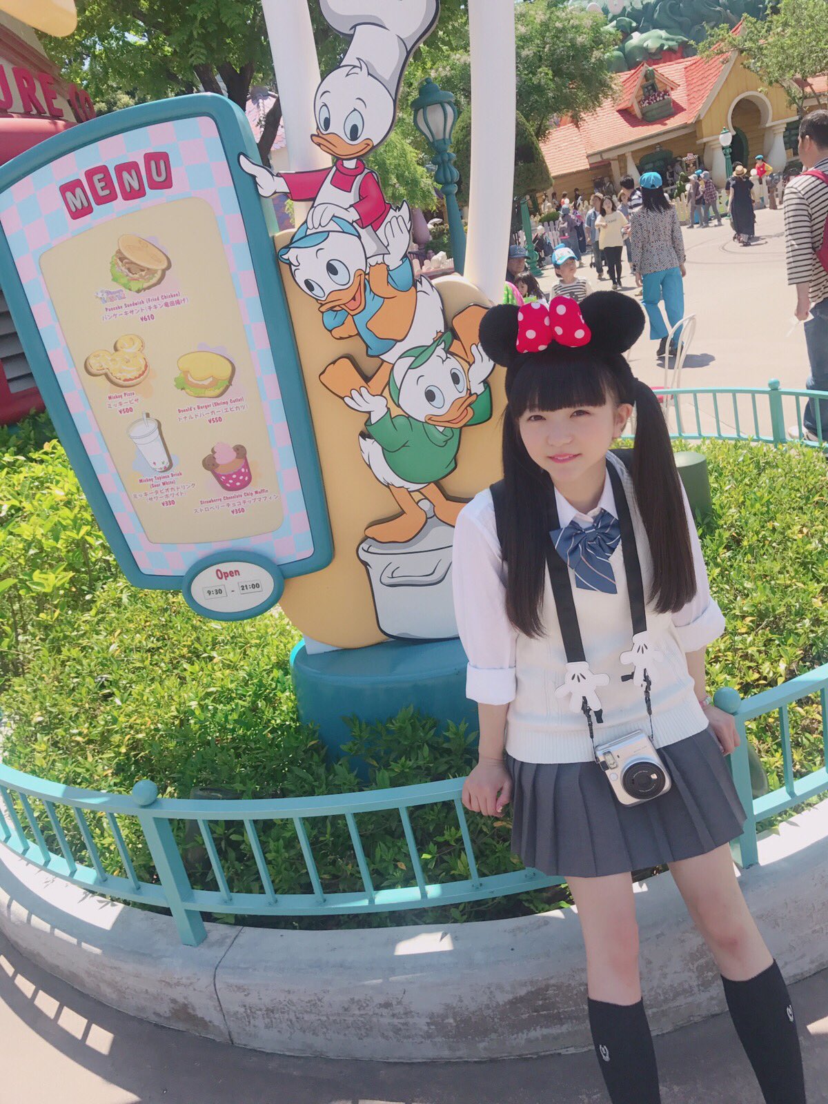 橘桃奈 制服ディズニーしたいという22歳のわがままを友達にきいてもらいランドへ行ってきました 平日最高 ˆoˆ T Co Cm8uepafw8 Twitter