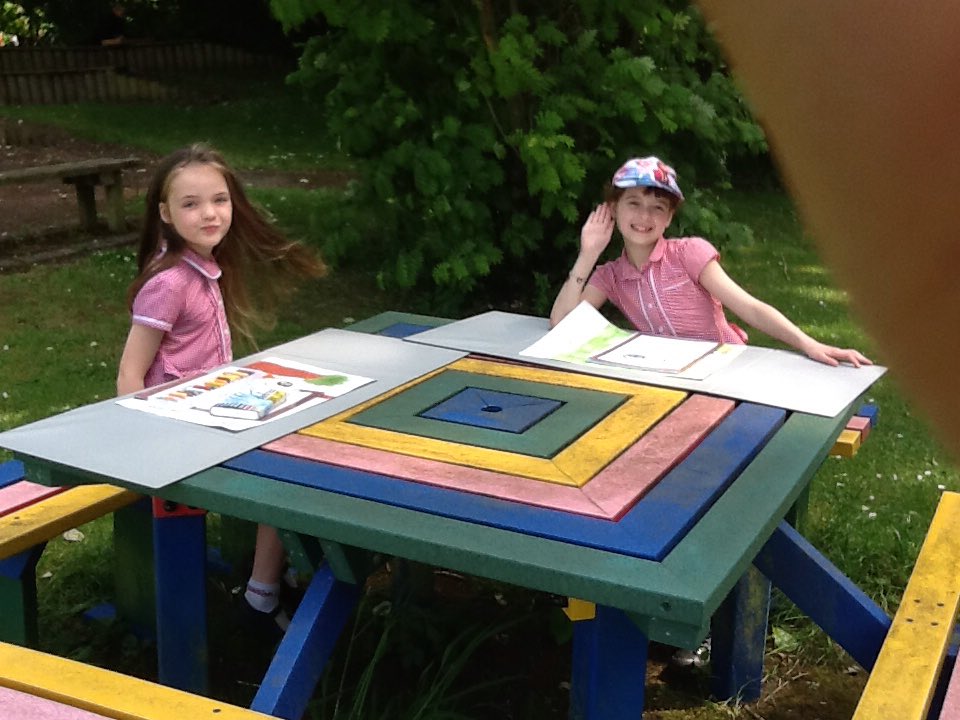 AnstonBrook's tweet photo. Making the most of the weather for our year 4 art project. #ABPlearning https://t.co/sXe1JhT0rV