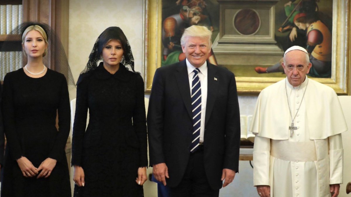 jorgeramosnews's tweet photo. Aquí solo uno sonríe. 
Only one person is smiling here. https://t.co/ZZaYcINXLw
