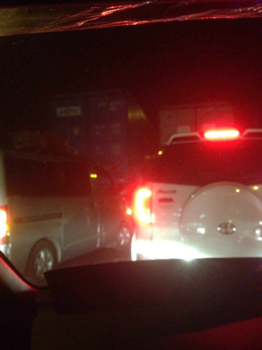 DeejayBudi's tweet photo. @RadioElshinta tol lingkar luar priuk rorotan macet parah, kenapa banyak truk parkir di dalam tol? Mohon bisa di tertibkan https://t.co/qvi4GWDyYC