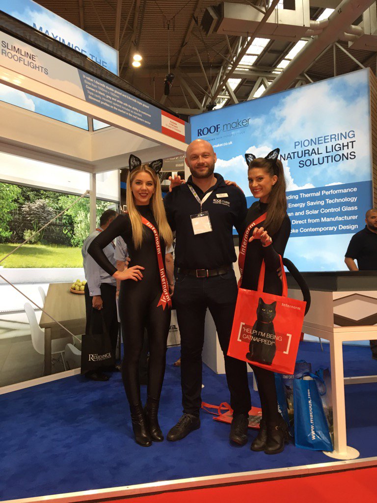 InternormUK's tweet photo. #internormcat with David Jones @RoofMakerLtd #rooflights #glazing @fitshow #NECBirmingham #windows https://t.co/gYVEIxSkEs