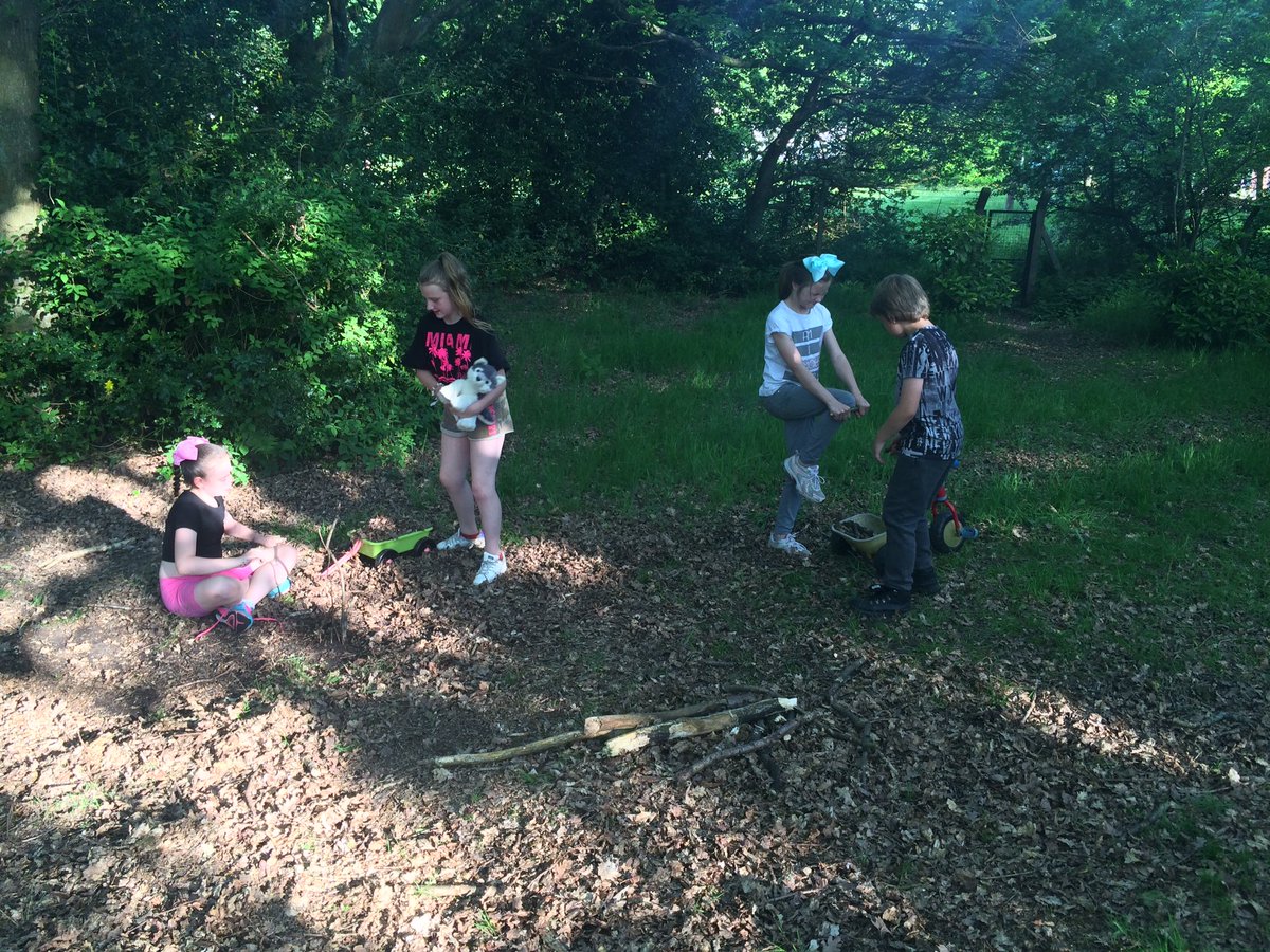 floweryfieldpri's tweet photo. The children have decided to collect wood to make a house. The outdoors is a natural playground. #mellor #greatoutdoors #5LM #teamwork https://t.co/QHZ1lzSKEO