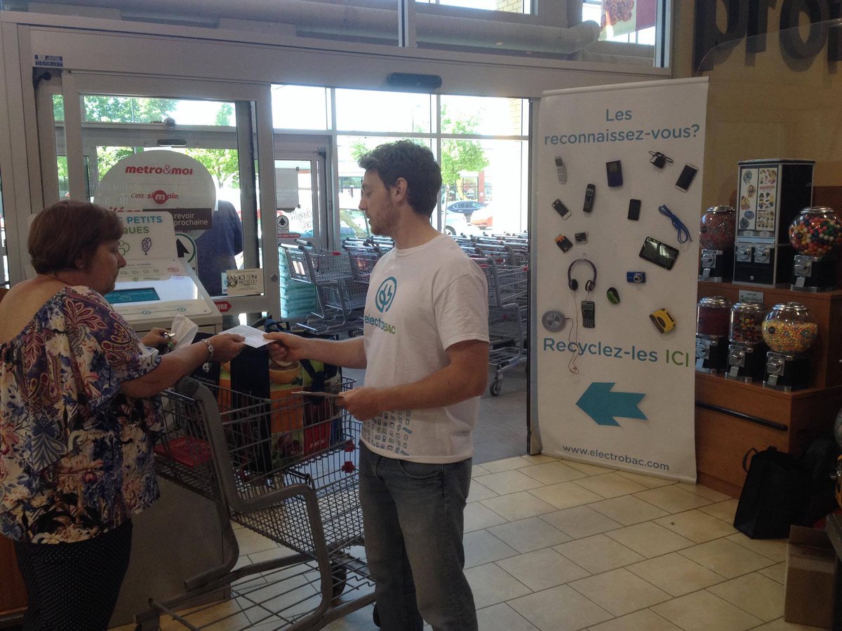 Le 20 mai dernier avait lieu l'entrée en scène de notre nouveau stagiaire au Métro Plus Marché Central! Bienvenue dans l'équipe Philippe :)