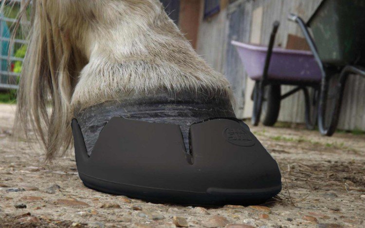 eCHEVALcom's tweet image. Découvrez avec nous les GluShu. Les crocs du #cheval qui bousculent le monde du chaussant équin echeval.com/news/158-glush… @GluShu #equitation