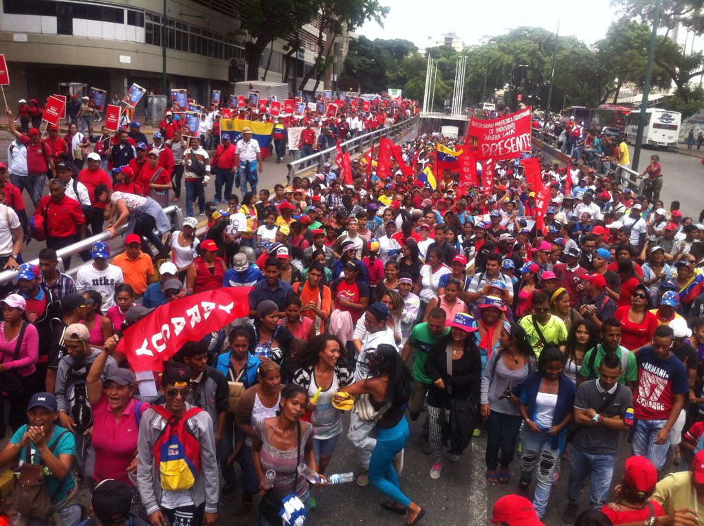 destinos7's tweet photo. Yaracuy marcha en Ccs por La Paz y la constituyente @JULIOLEONYARA @shirleycandanga @epifaniochoa @NicolasMaduro https://t.co/7LJsvqNRVW